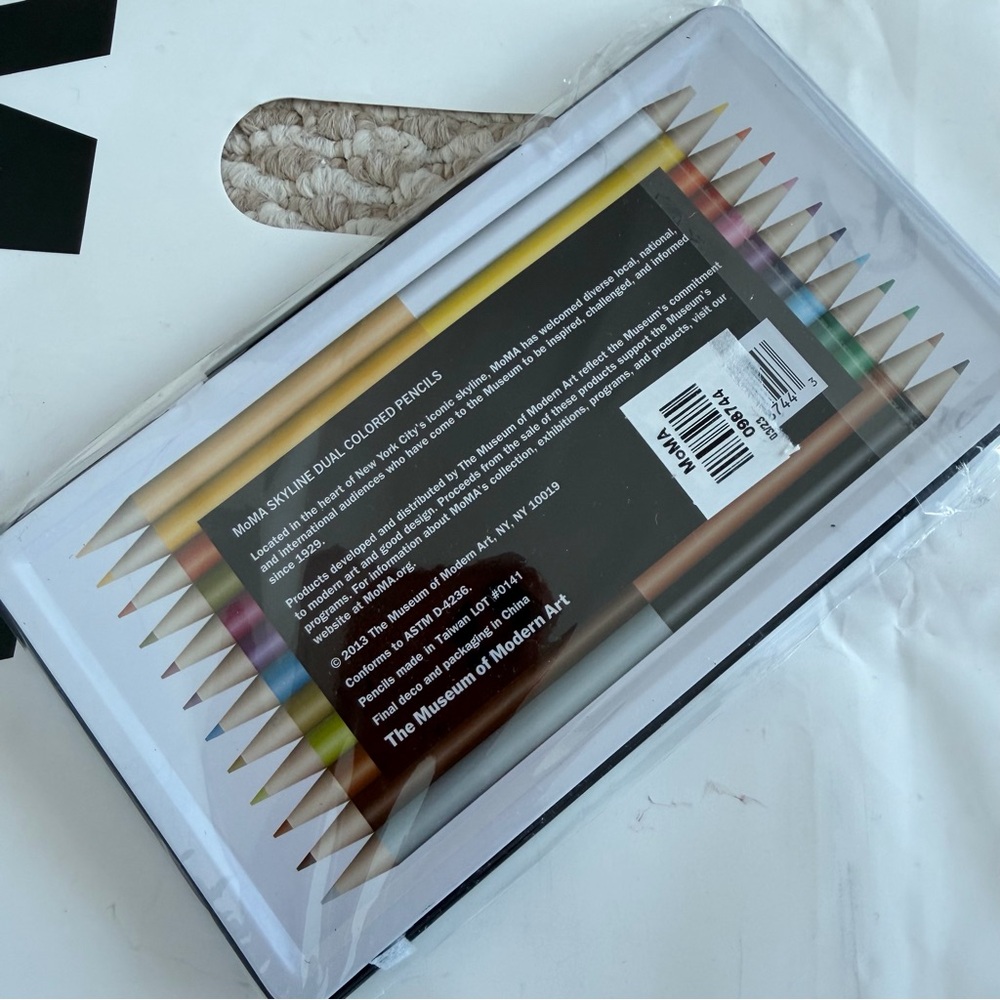 MoMA SKYLINE DUAL COLORED PENCILS - Picture 4 of 5